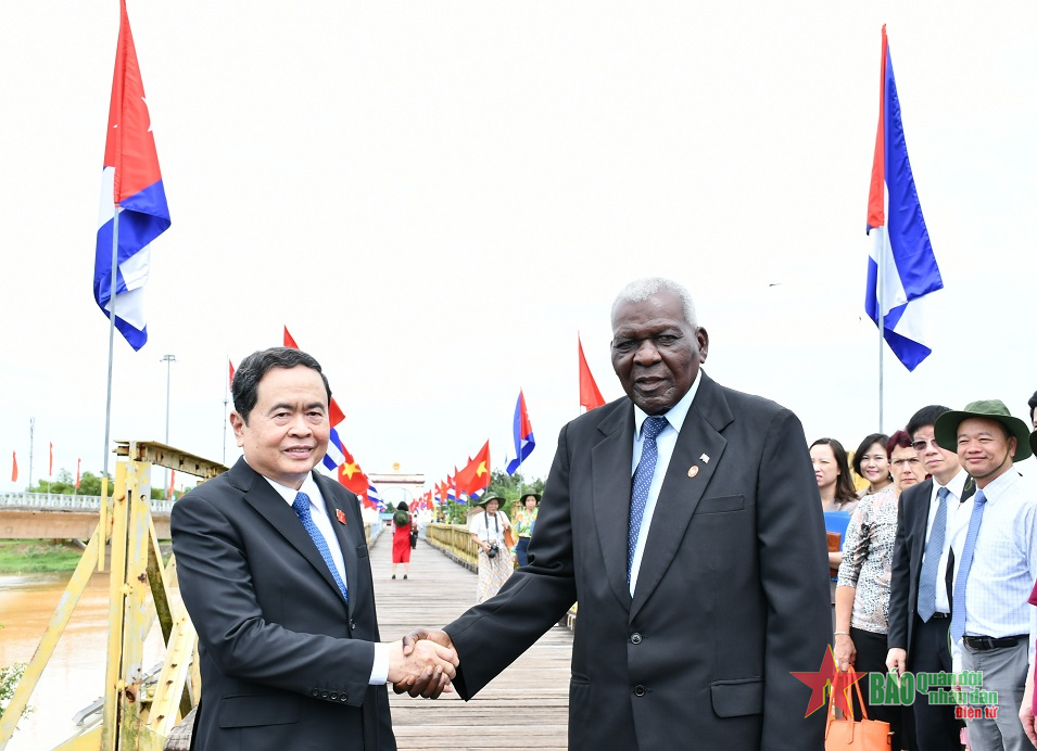 Chủ tịch Quốc hội Chính quyền Nhân dân Cuba thăm tỉnh Quảng Trị